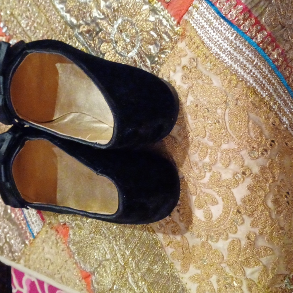 Shoes - Picture 4 of 9